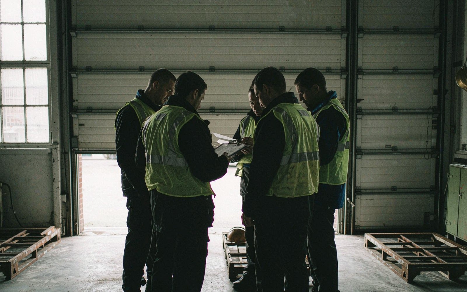 Shift handover briefing before a deployment begins